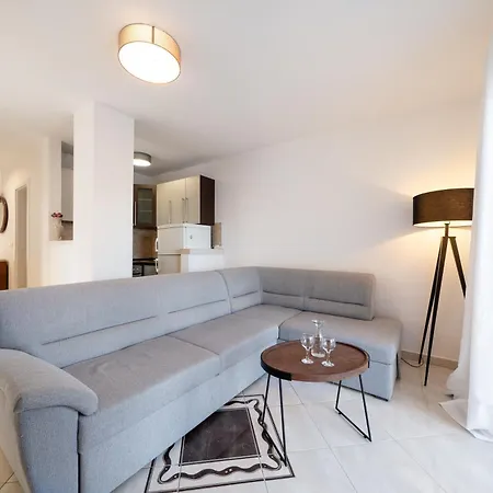 Levante Apartments, Quiet Location And Close To Beach, Only 300 M From Sea Sumartin