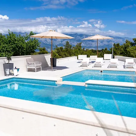 Levante Apartments, Quiet Location And Close To Beach, Only 300 M From Sea Sumartin