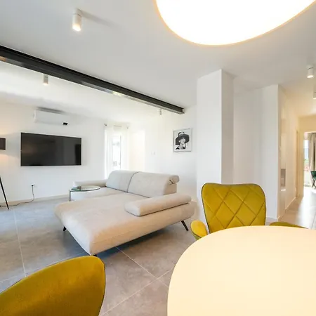 Levante Apartments, Quiet Location And Close To Beach, Only 300 M From Sea Sumartin