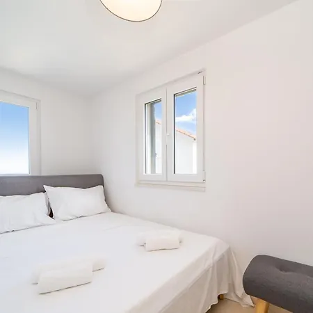 Levante Apartments, Quiet Location And Close To Beach, Only 300 M From Sea Sumartin