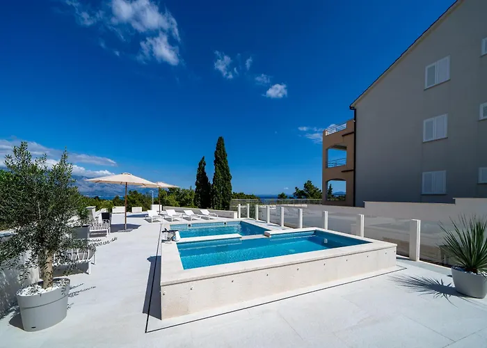 Levante Apartments, Quiet Location And Close To Beach, Only 300 M From Sea Sumartin