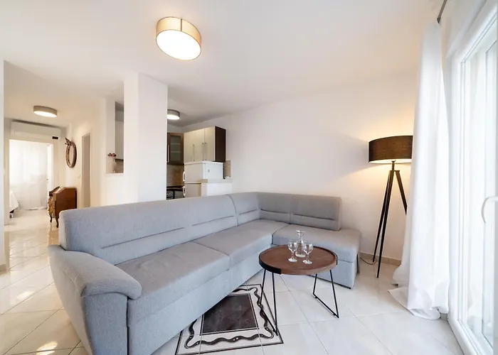 Levante Apartments, Quiet Location And Close To Beach, Only 300 M From Sea Sumartin