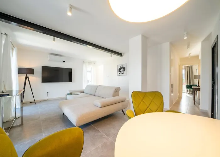 Levante Apartments, Quiet Location And Close To Beach, Only 300 M From Sea Sumartin